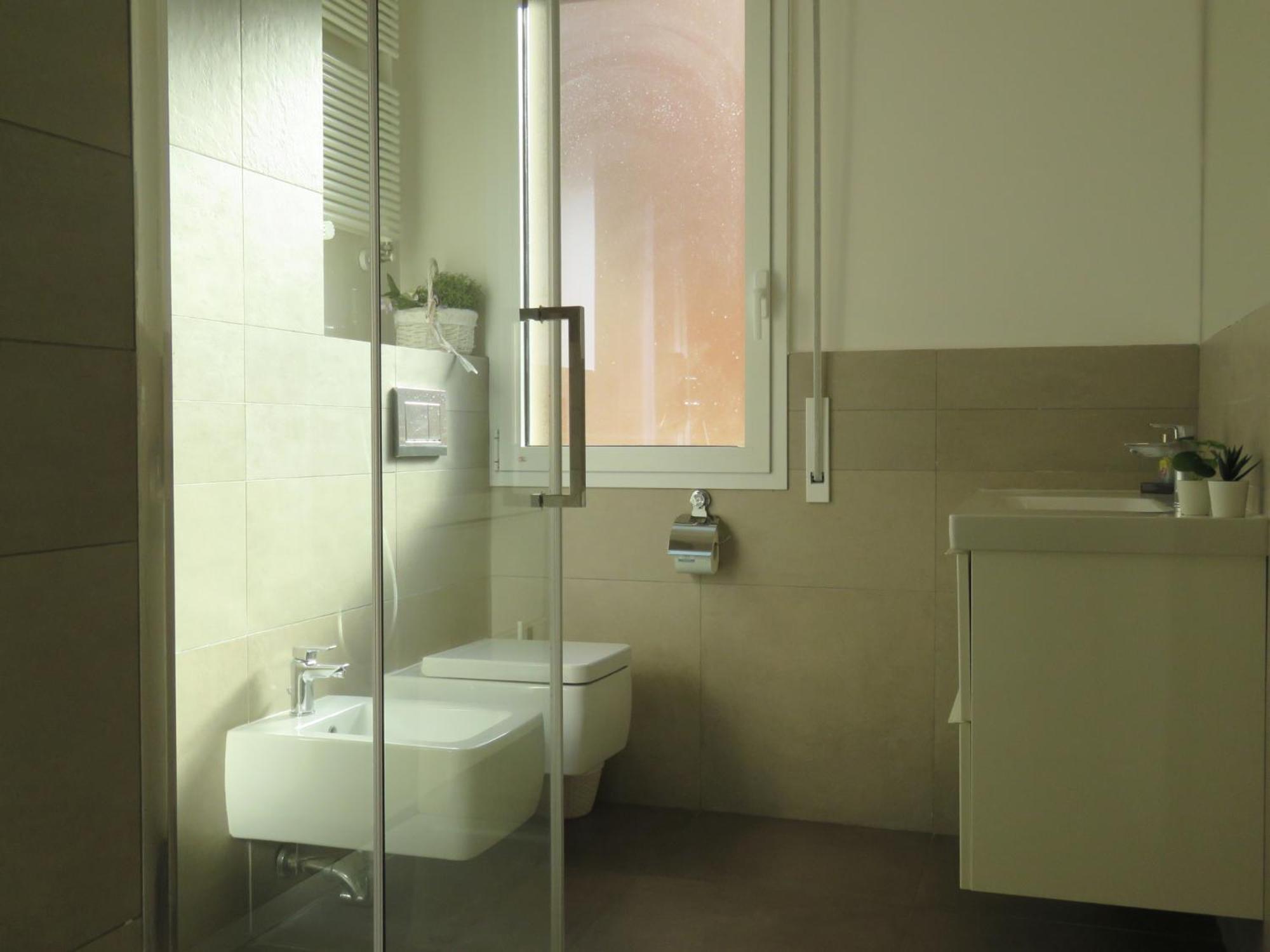 Apartment 8 Colonne