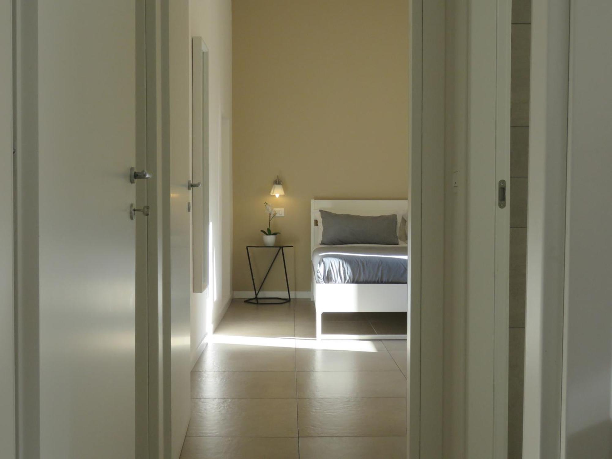 Apartment 8 Colonne