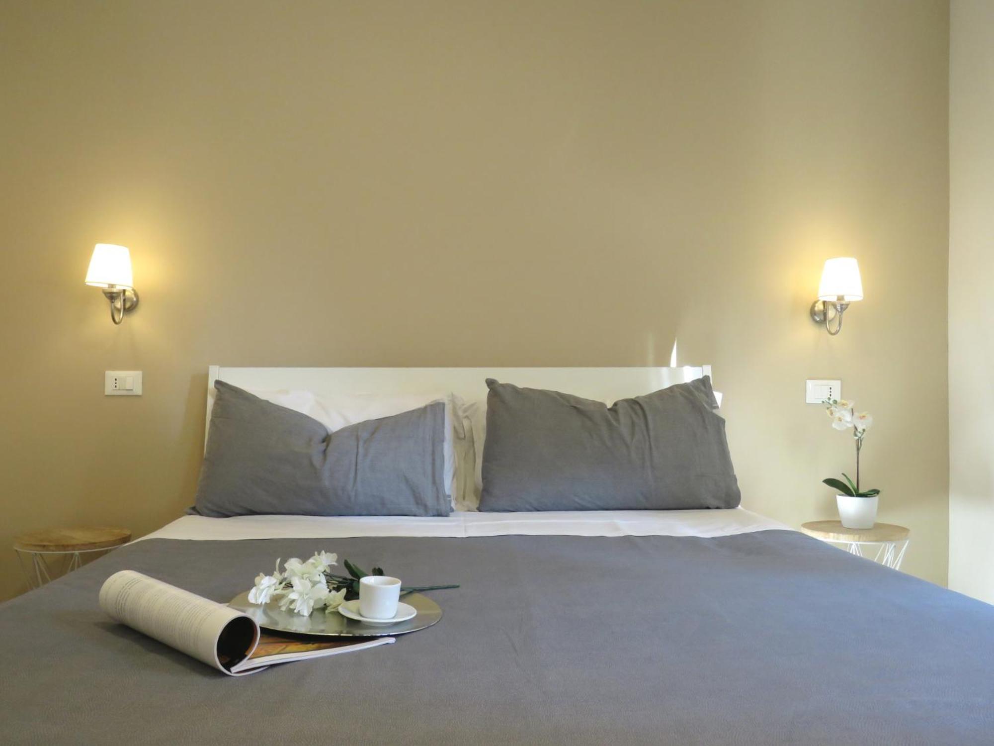 Apartment 8 Colonne